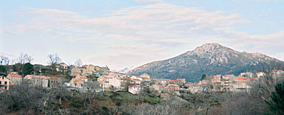 Aullène vu de la route de Sartène